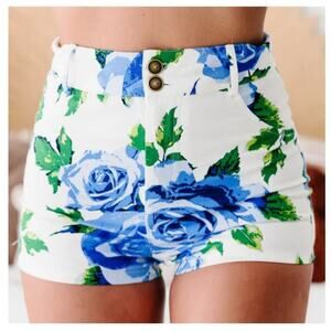 NWOT Flying Tomato Floral Shorts Blue Flowers Sz S High Rise